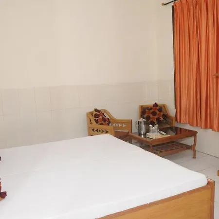 Fabhotel Surya Palace 2-3